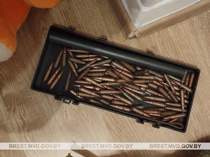 Пенсионер из Пинска незаконно хранил оружие и боеприпасы