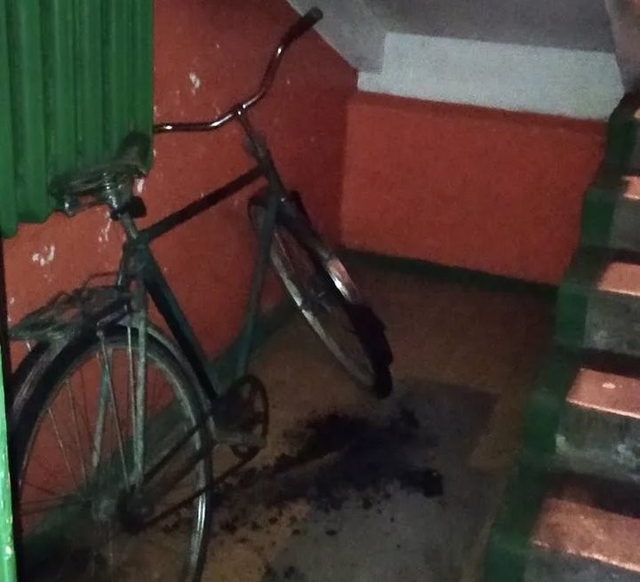 В Белоозерске загорелся велосипед в подъезде многоэтажки