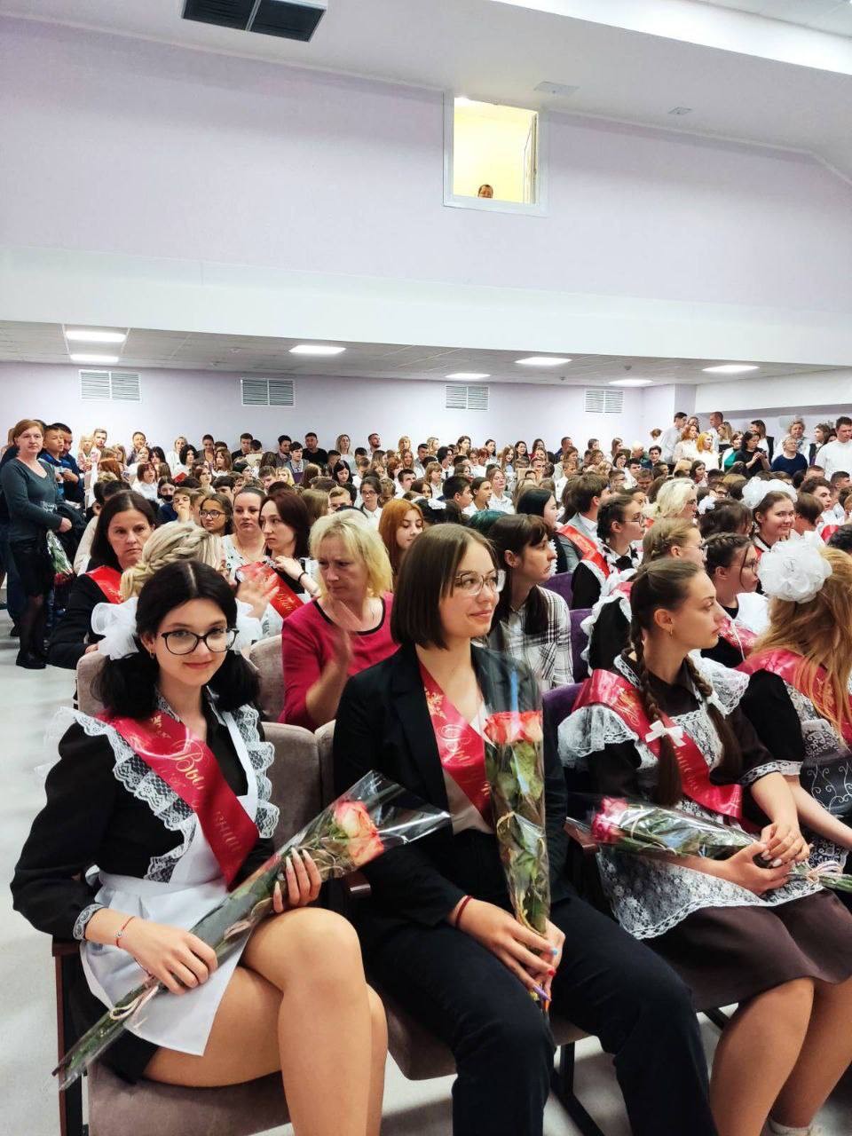 В школах Бреста прошли последние звонки для учащихся 9 и 11 классов