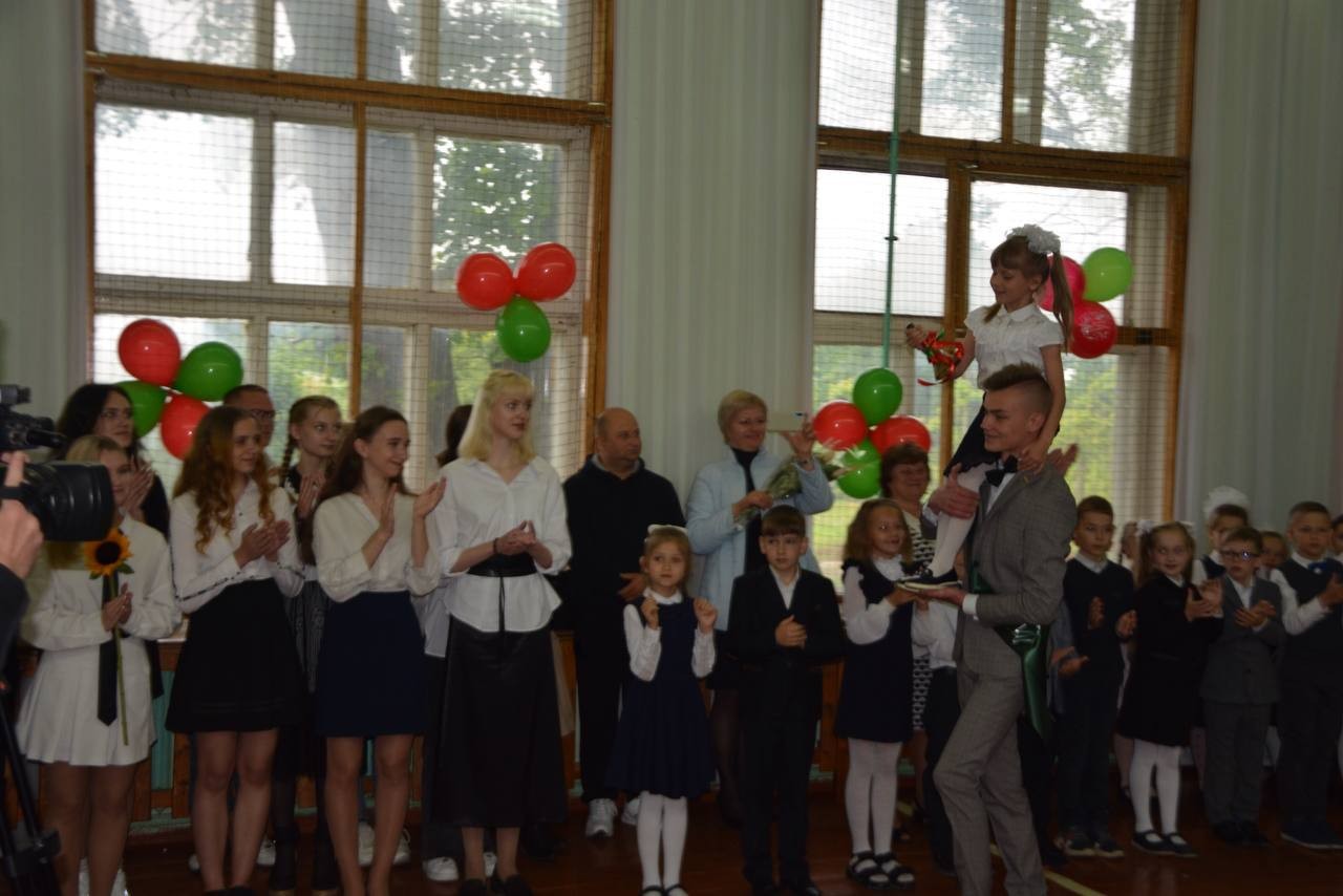 В школах Бреста прошли последние звонки для учащихся 9 и 11 классов