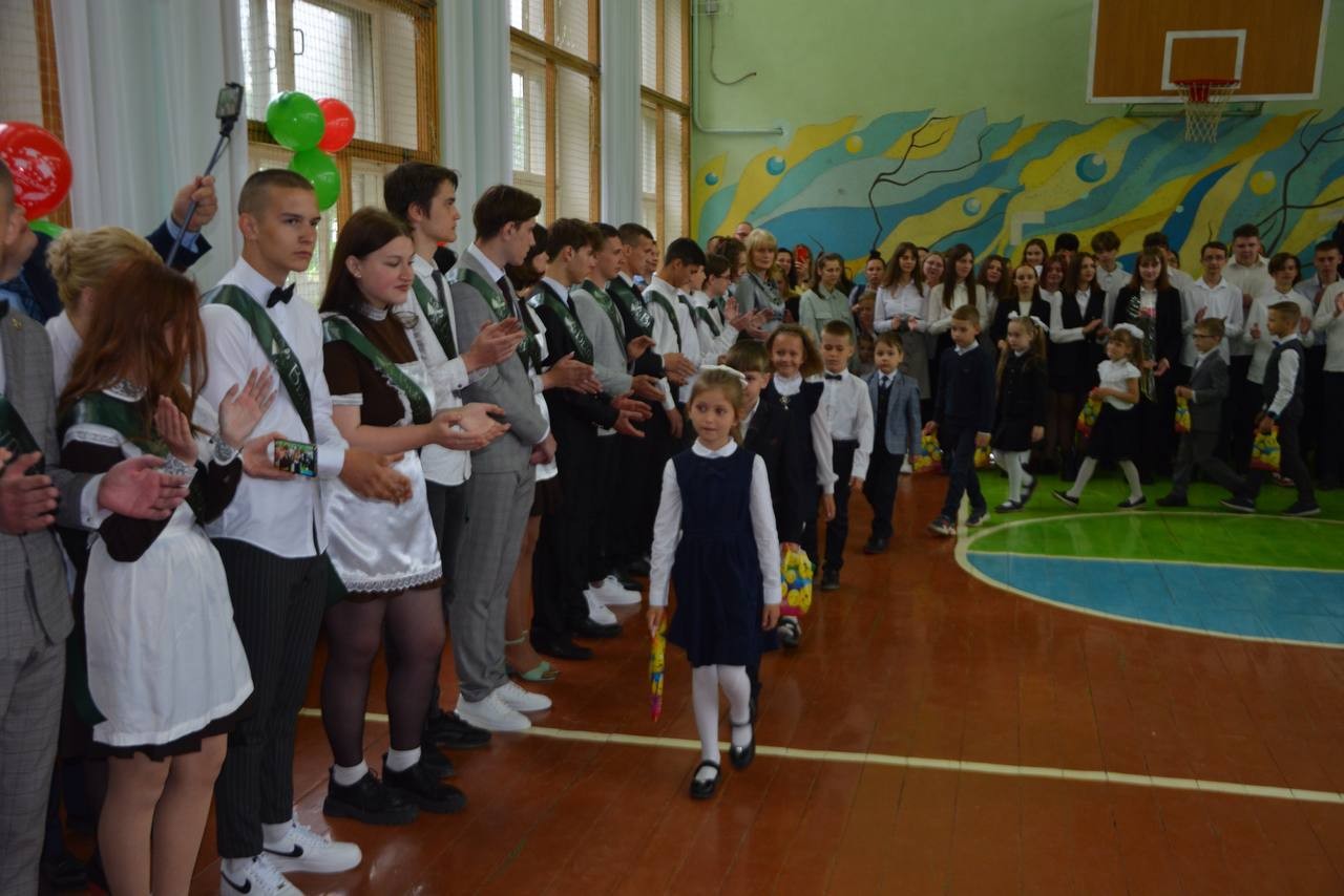 В школах Бреста прошли последние звонки для учащихся 9 и 11 классов