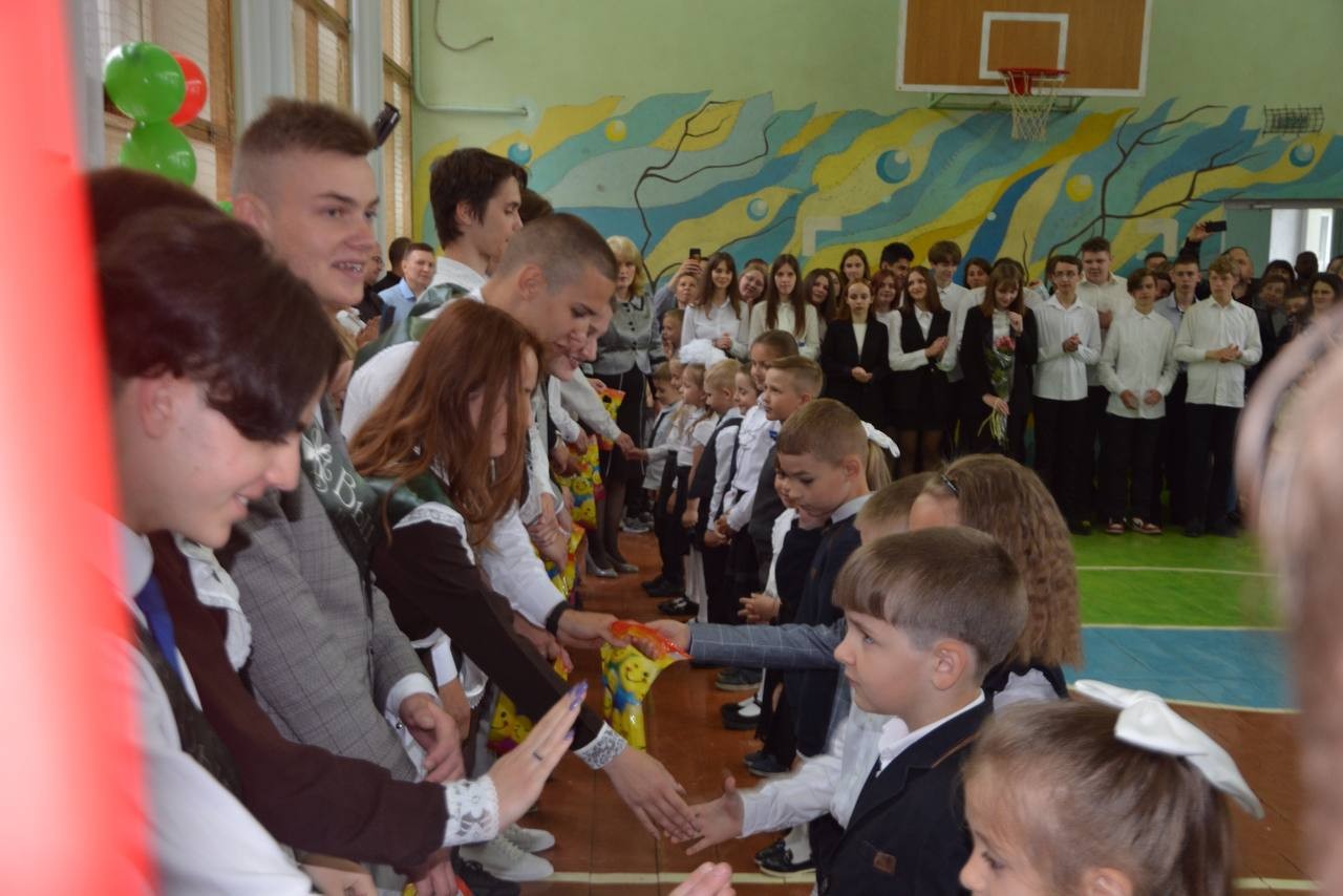 В школах Бреста прошли последние звонки для учащихся 9 и 11 классов