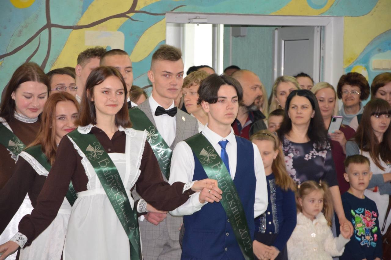 В школах Бреста прошли последние звонки для учащихся 9 и 11 классов