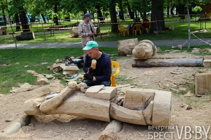 Сигизмунд Август, глашатай, купец… В начале июня парк Бреста прирастет десятью историческими фигурами