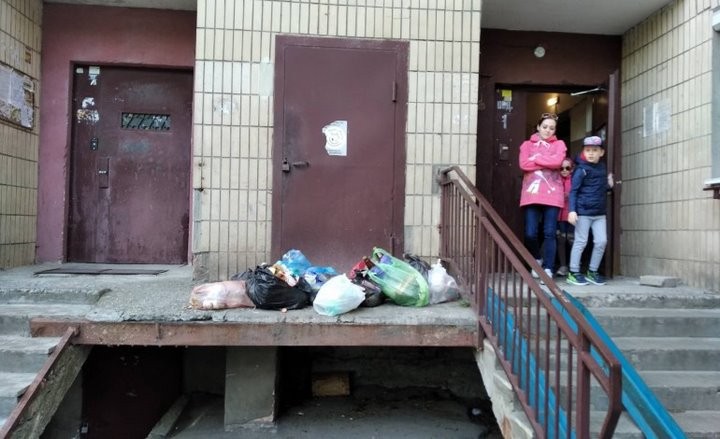 В Бресте мусоропроводы заваривают в приказном порядке