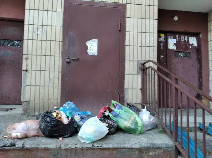 В Бресте мусоропроводы заваривают в приказном порядке