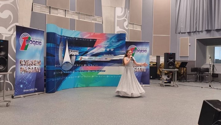 Главный приз достался, в том числе, юной брестчанке Елизавете Цуприк, которая выступала в номинации «Эстрадный вокал. Солисты» в возрастной категории 10-12 лет. 