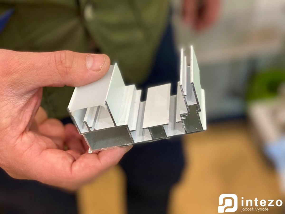 Брестская компания, которой можно доверять! Натяжные потолки «INTEZO» – собственные разработки, беспроцентная рассрочка и бесплатный замер