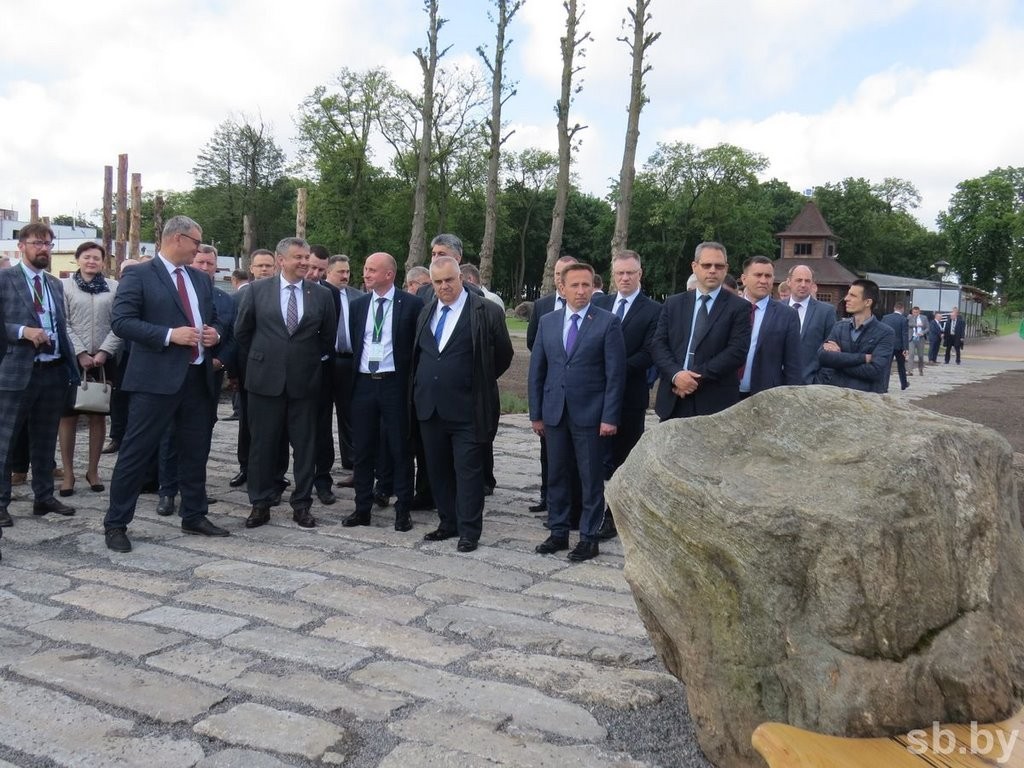 В Городском саду Бреста открыли парк валунов