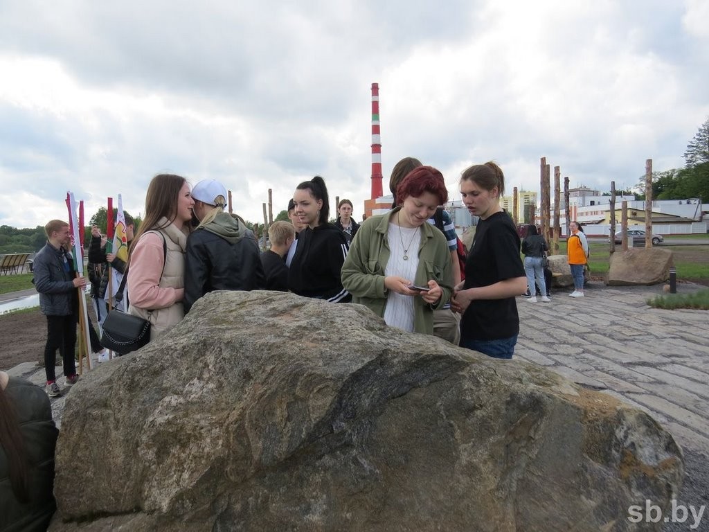 В Городском саду Бреста открыли парк валунов