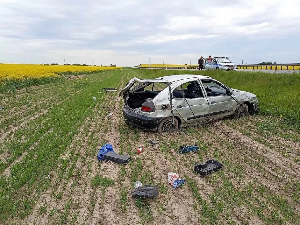 72-летний водитель из Брестской области перевернулся на «Рено» и попал в реанимацию