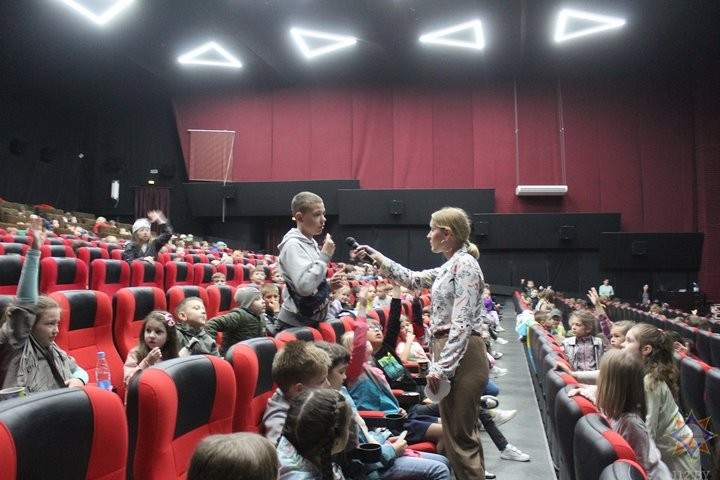 Брестские спасатели устроили настоящий праздник для жителей областного цента