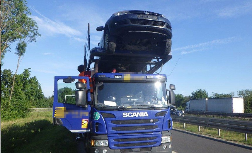 Бизнес по-белорусски. В Германии остановили перегруженный автовоз