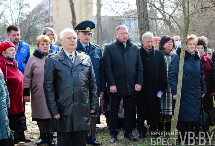«Училась заново улыбаться». В Бресте почтили память малолетних узников концлагерей