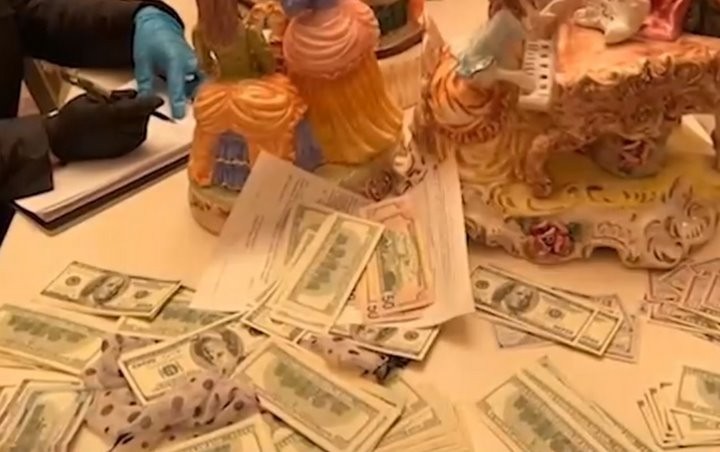 Две цыганки вместе с «порчей» сняли с пенсионерки почти $20 тысяч. Как это произошло?