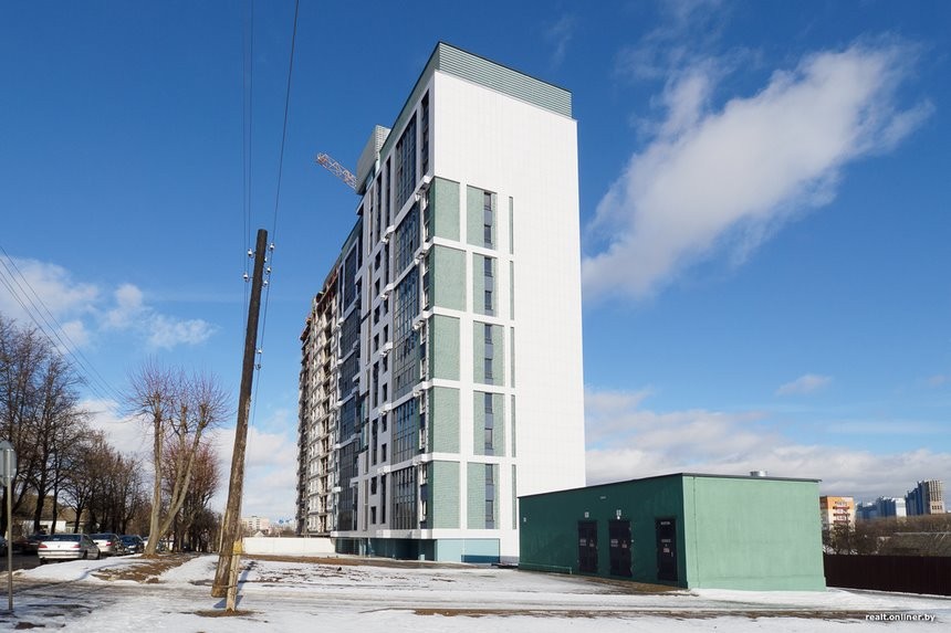 «Почти год выбивал свои $60 000 у застройщика». Белорус отказался строить квартиру и угодил в «приключения»