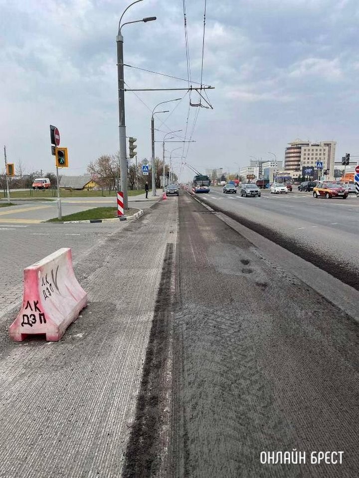 В Бресте на Московской начались ремонтные работы дорожного полотна