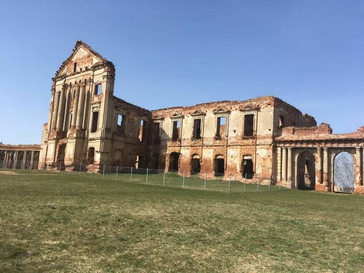 Маркевич оценил ход ремонтно-реставрационных работ в Коссово и Ружанах