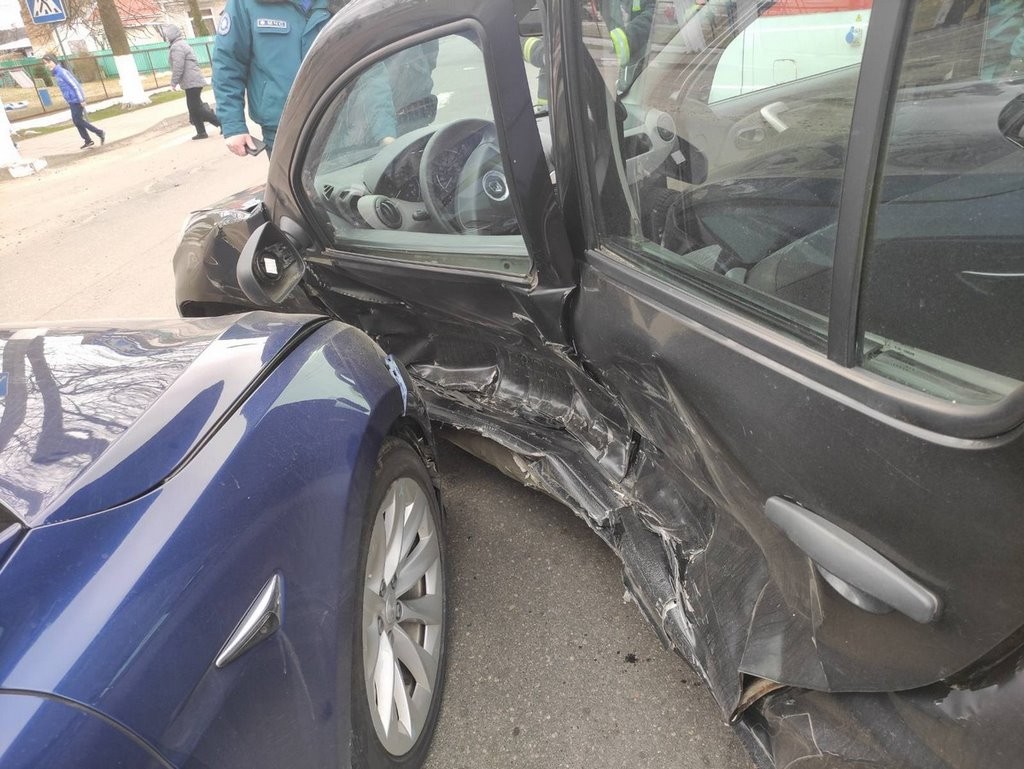 «Тесла» попала в ДТП в Минском области