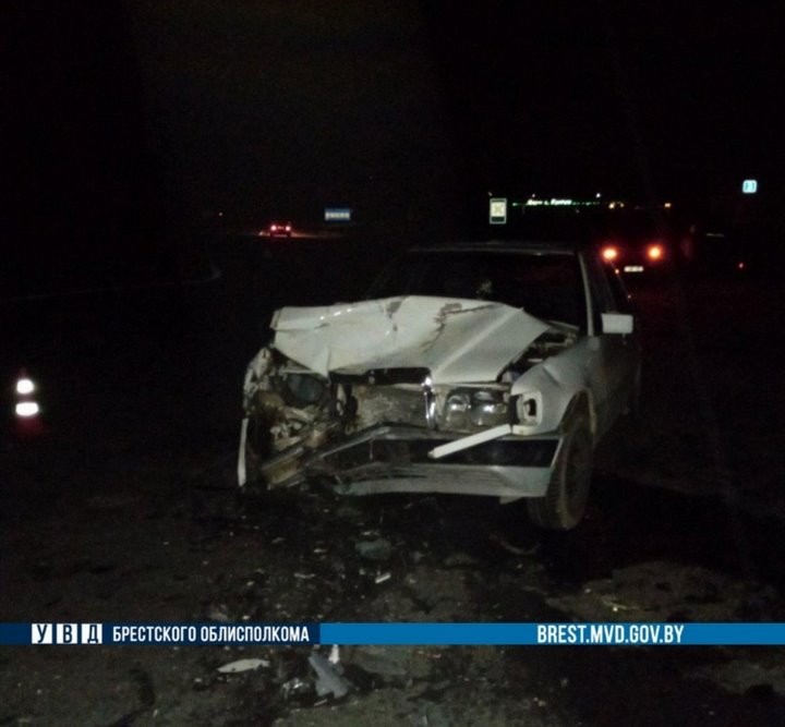 В Кобринском районе 29-летняя пассажирка автомобиля Geely получила телесные повреждения