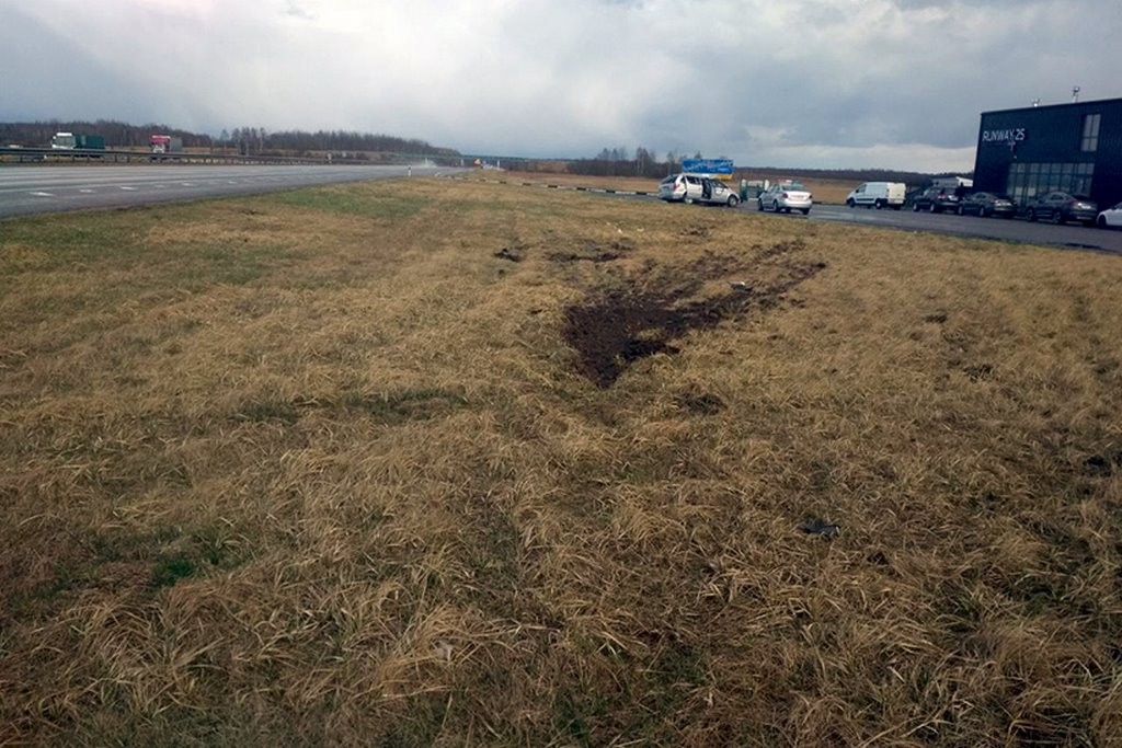 На трассе М1 опрокинулся Chrysler. Мама с ребенком в реанимации