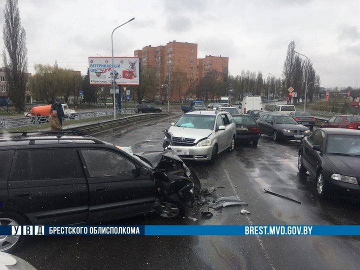 Три машины попал в ДТП в Пинске. Стали известны подробности