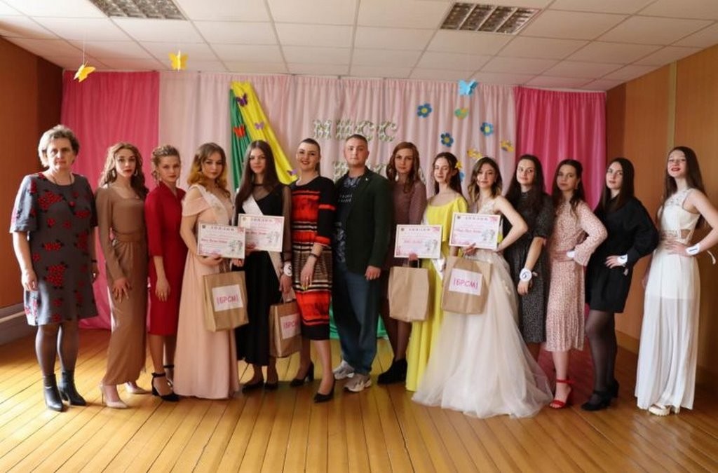 В Пинском районе выбрали «Мисс Весну». Кто получил главный титул?