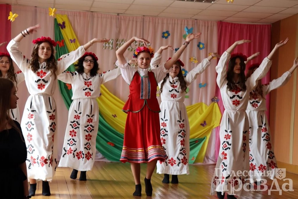 В Пинском районе выбрали «Мисс Весну». Кто получил главный титул?