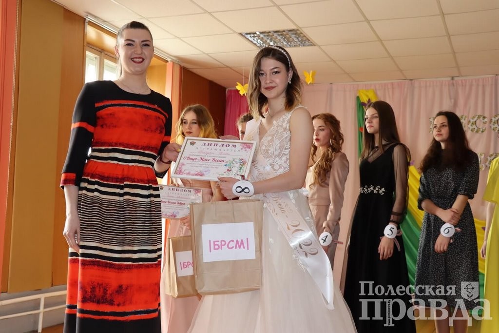В Пинском районе выбрали «Мисс Весну». Кто получил главный титул?