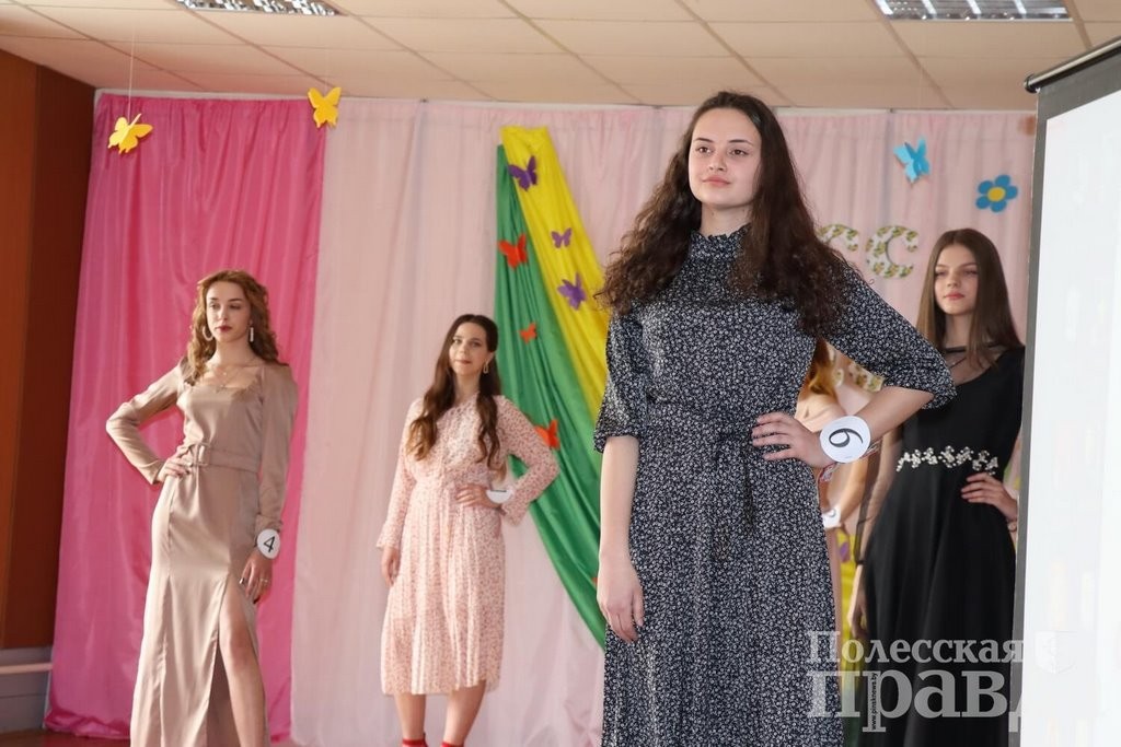 В Пинском районе выбрали «Мисс Весну». Кто получил главный титул?