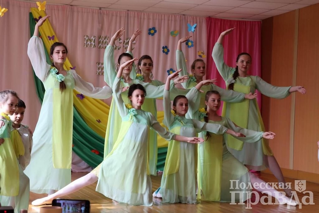 В Пинском районе выбрали «Мисс Весну». Кто получил главный титул?