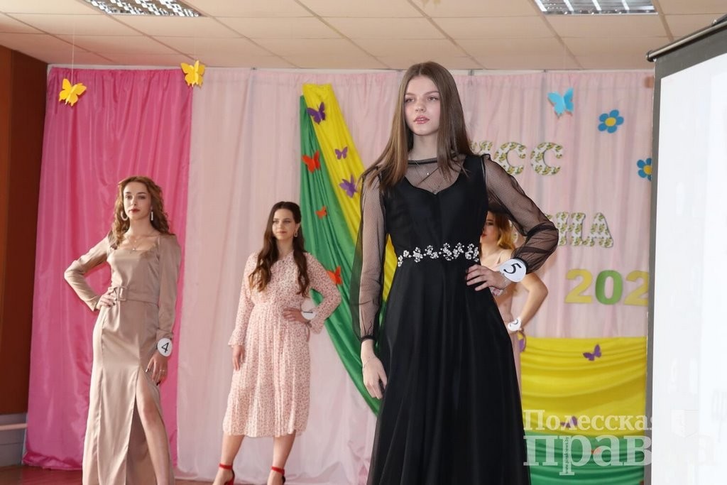 В Пинском районе выбрали «Мисс Весну». Кто получил главный титул?