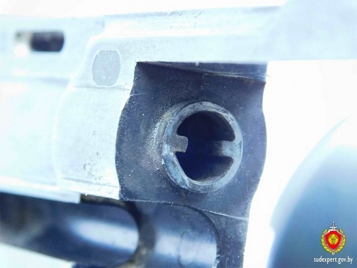 В Бресте при переработке мусора нашли револьвер