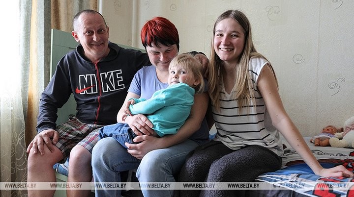 Как бежавшая из Мариуполя семья обживается в Бресте