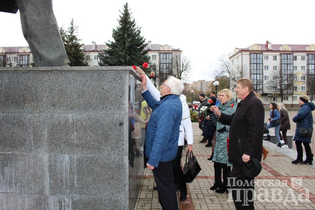 В Пинске в день рождения Ленина почтили память вождя мирового пролетариата