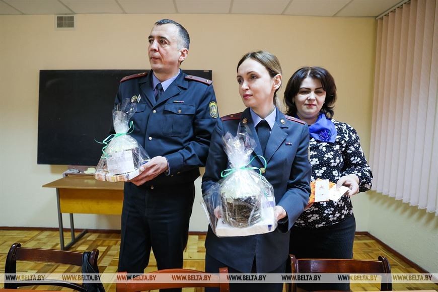 Три истории о вере в чудо и людей: брестчане поздравили украинских беженцев с Пасхой