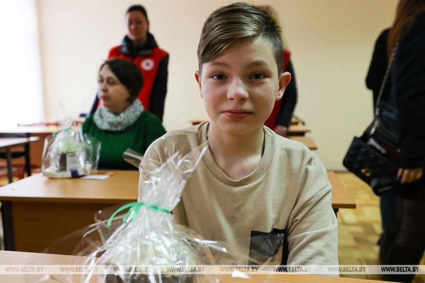 Три истории о вере в чудо и людей: брестчане поздравили украинских беженцев с Пасхой