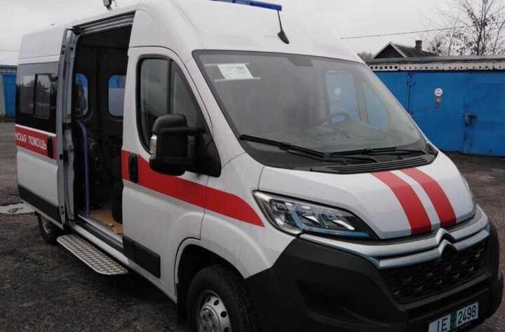 У Телеханской больницы – новая скорая. Сколько стоит автомобиль?