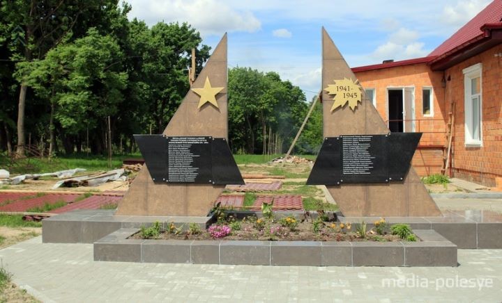 Памятник скорбящей женщины демонтировали в Брестской области