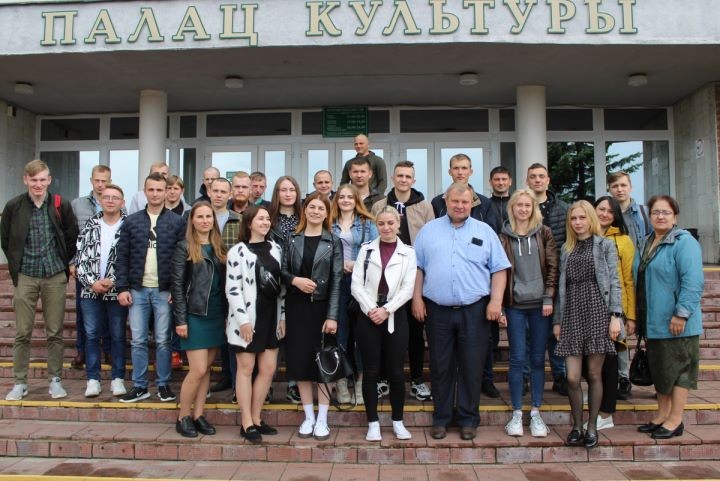 Молодые специалисты Жабинковского района отправились за опытом в брестские и кобринские хозяйства