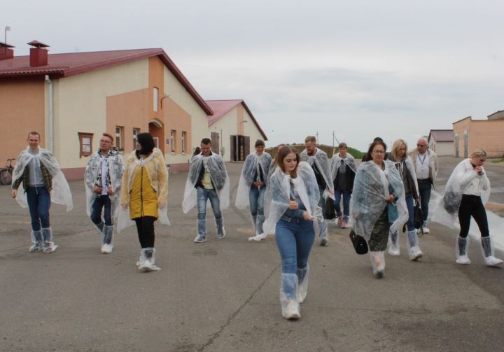 Молодые специалисты Жабинковского района отправились за опытом в брестские и кобринские хозяйства