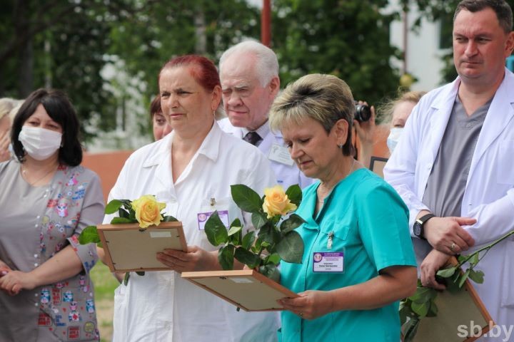 Церковные награды вручили врачам и медицинским работникам Брестской областной детской больницы