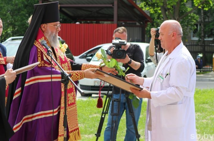 Церковные награды вручили врачам и медицинским работникам Брестской областной детской больницы