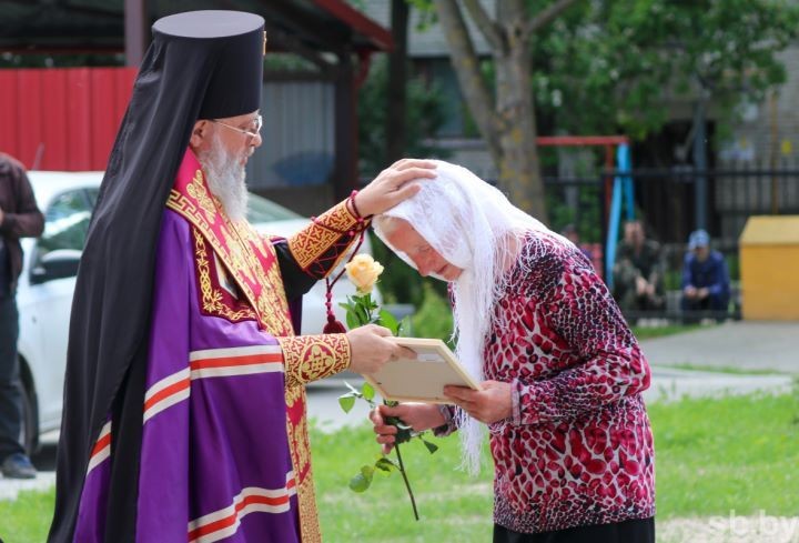 Церковные награды вручили врачам и медицинским работникам Брестской областной детской больницы