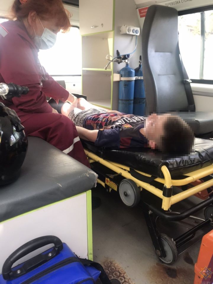 Подросток застрял в стволе дерева в Волковысском районе