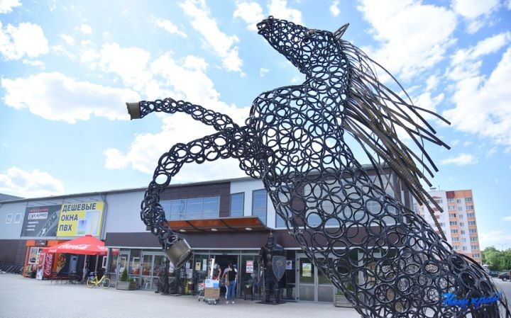 Посмотрите, какие красивые кованые скульптуры появились в Барановичах