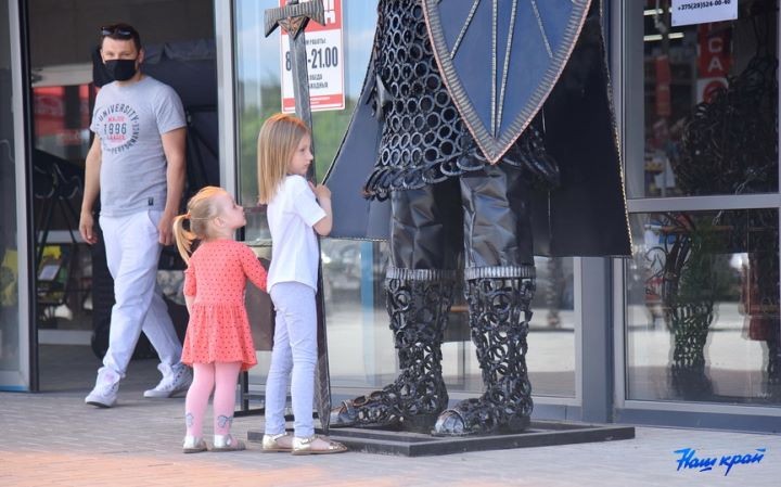 Посмотрите, какие красивые кованые скульптуры появились в Барановичах