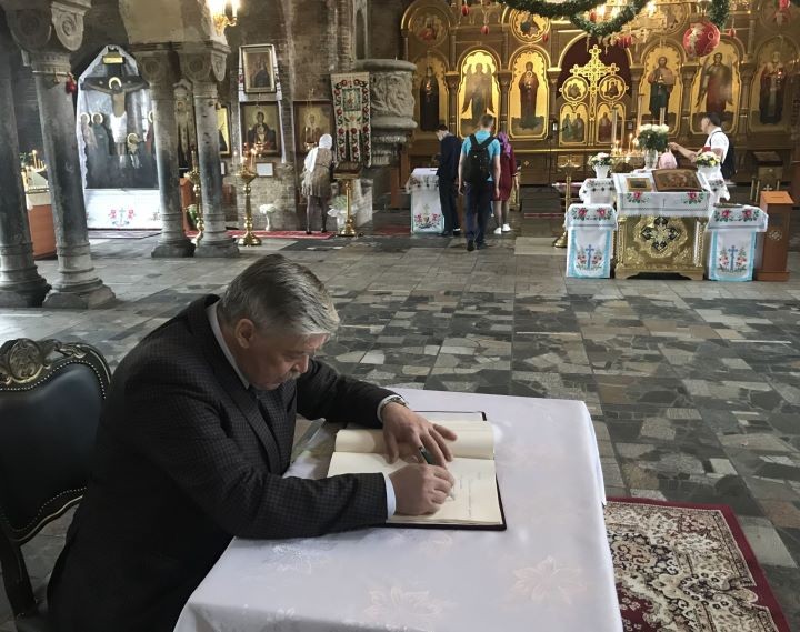 Посол России попробовал брестские продукты и призвал страны сближаться