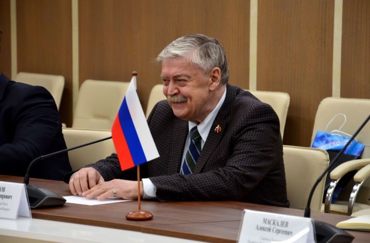 Посол России попробовал брестские продукты и призвал страны сближаться