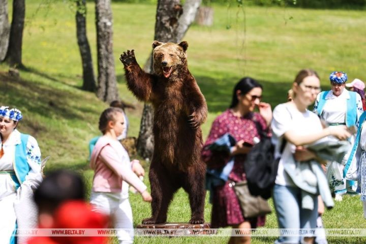 В Беловежской пуще прошел открытый фестиваль самодеятельного творчества «Добрыя суседзi»